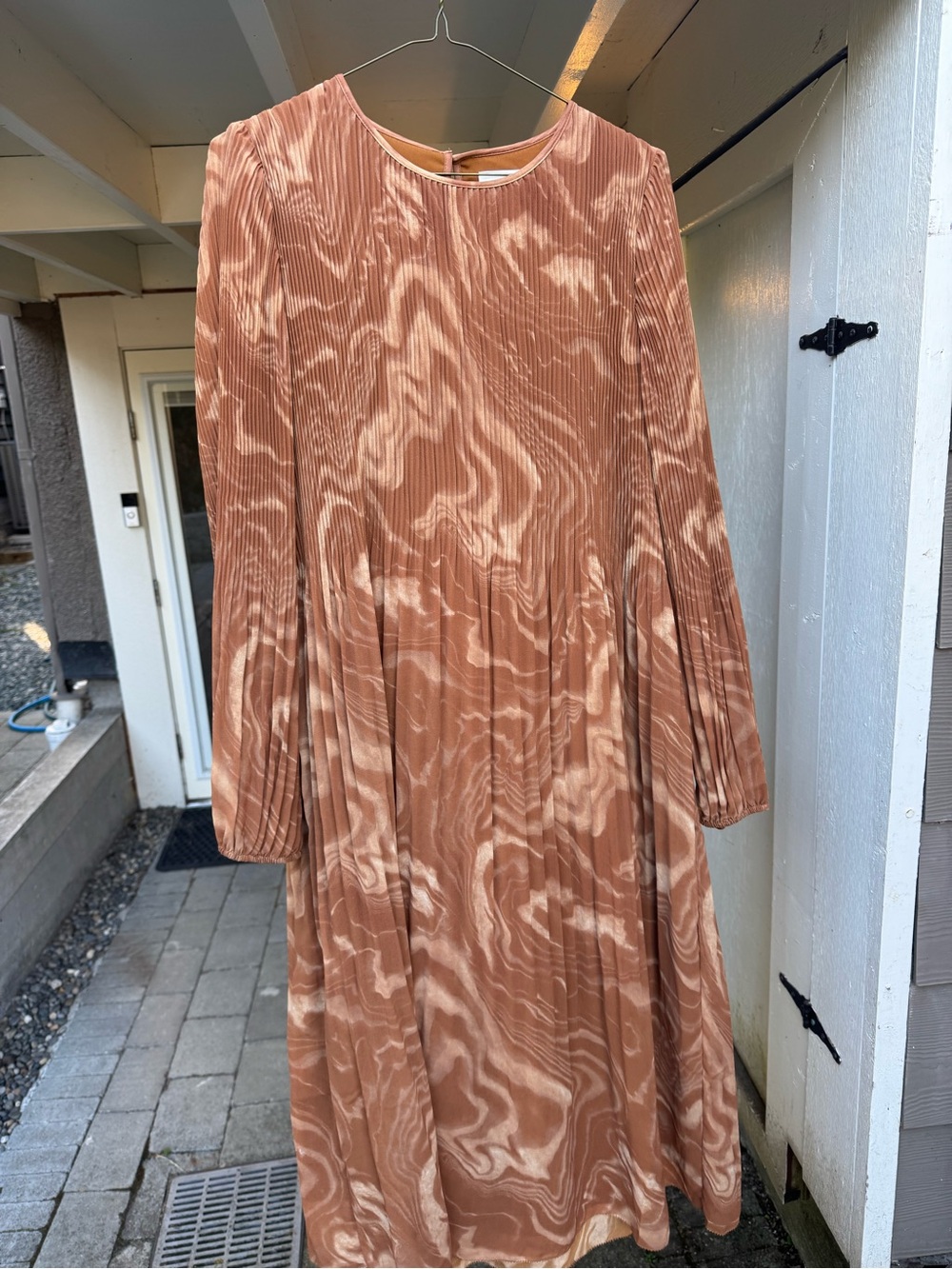 Wilfred Rust-Brown Pleated Long-Sleeve Midi Dress - Picture 4 of 7
